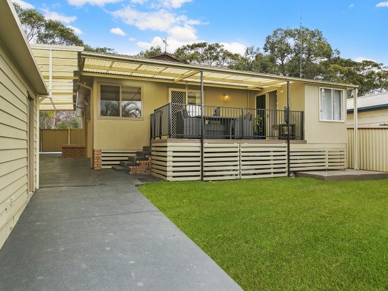 10 Griffiths Street, Mannering Park NSW 2259