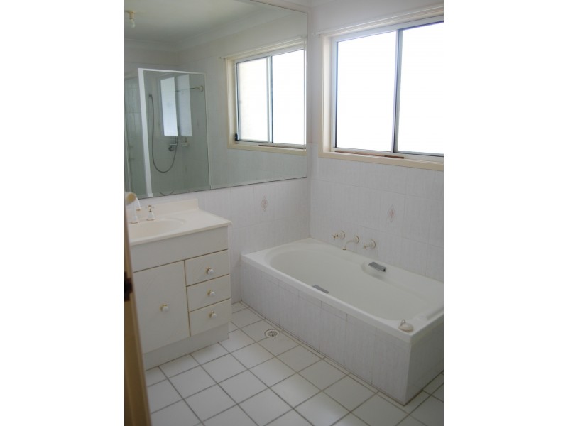 22 Kawana Ave, Blue Haven NSW 2262