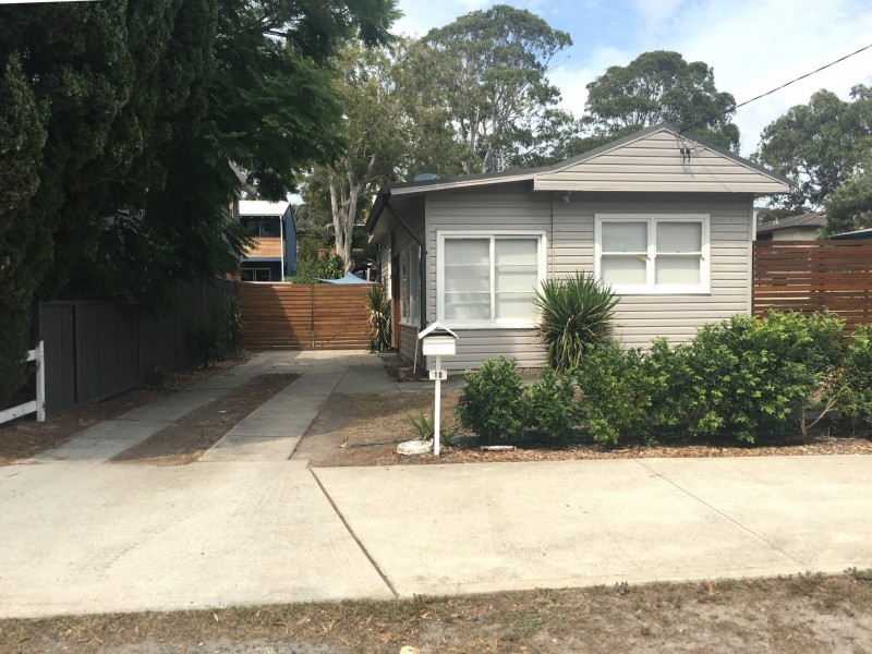 10 Tenth Avenue, Budgewoi NSW 2262