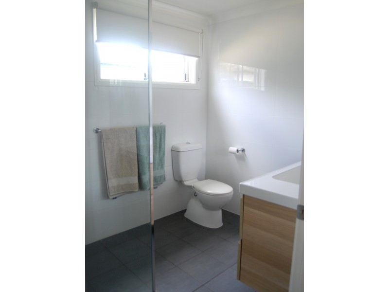 10 Tenth Avenue, Budgewoi NSW 2262