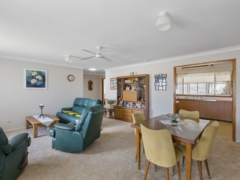 73 Ocean View Road, Gorokan NSW 2263