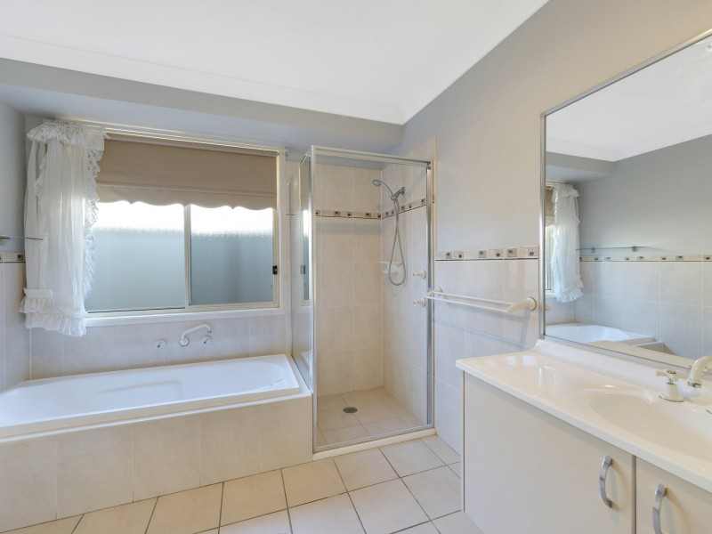 80 Mountain View Drive, Woongarrah NSW 2259