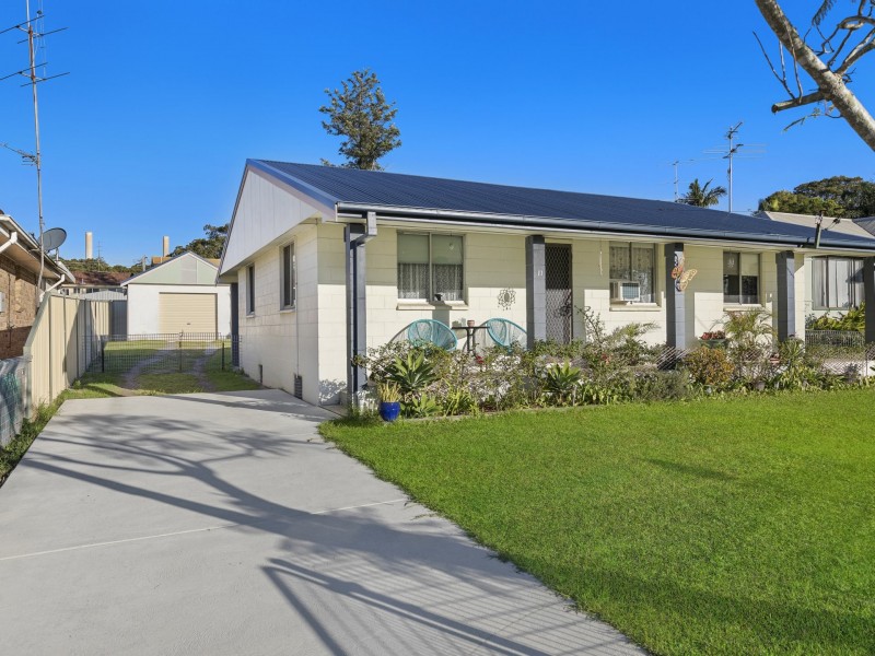 11 Spencer Road, Mannering Park NSW 2259