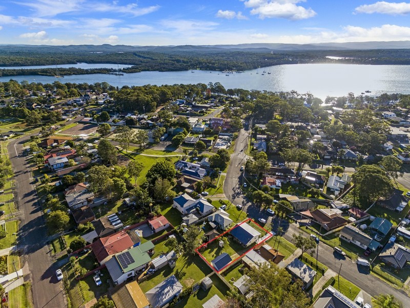 11 Spencer Road, Mannering Park NSW 2259