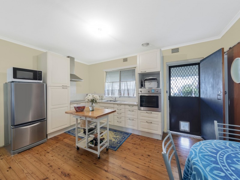 11 Spencer Road, Mannering Park NSW 2259