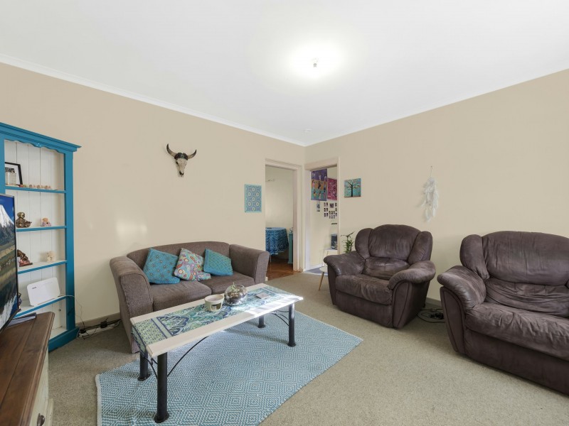 11 Spencer Road, Mannering Park NSW 2259