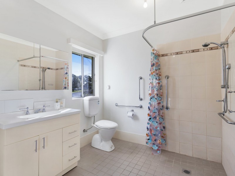 11 Spencer Road, Mannering Park NSW 2259