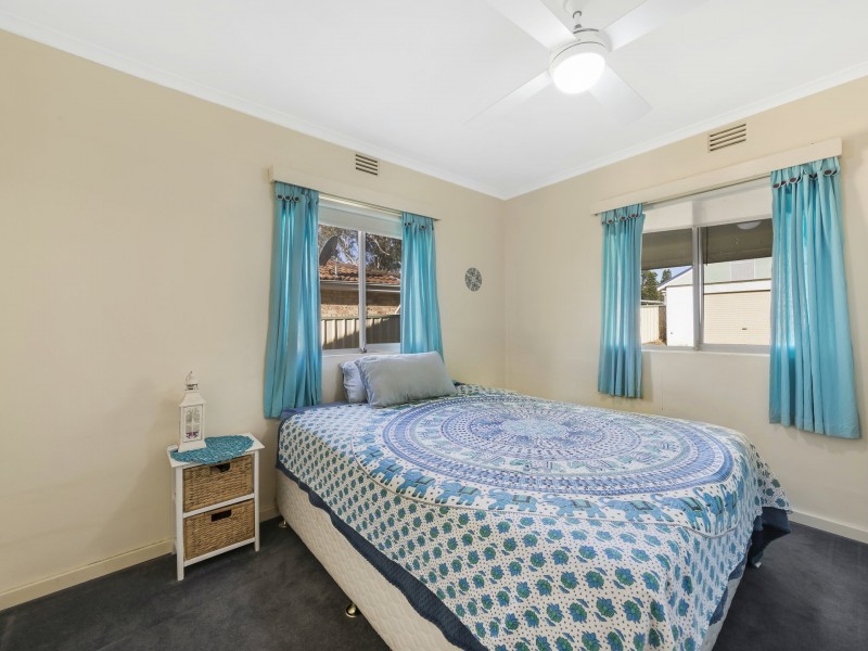 11 Spencer Road, Mannering Park NSW 2259
