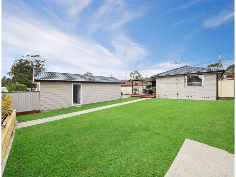 27 Charmhaven Avenue, Charmhaven NSW 2263