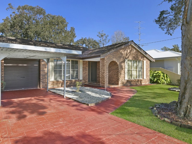 15 Fourth Avenue, Toukley NSW 2263