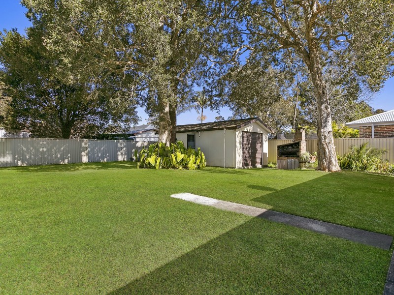 15 Fourth Avenue, Toukley NSW 2263