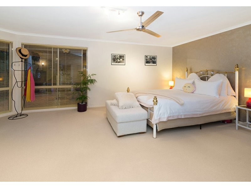 5 Barrington Drive, Woongarrah NSW 2259