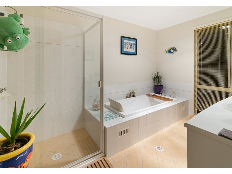 5 Barrington Drive, Woongarrah NSW 2259