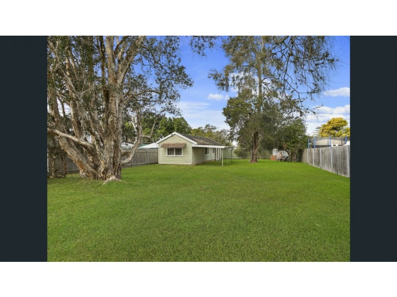 8 Yackerboom, Buff Point NSW 2262