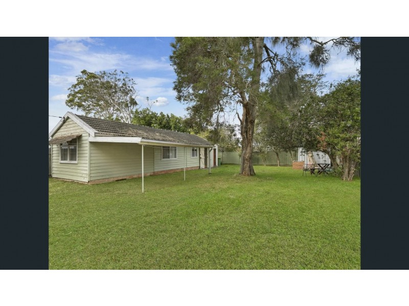 8 Yackerboom, Buff Point NSW 2262