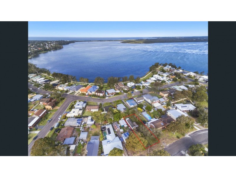 8 Yackerboom, Buff Point NSW 2262