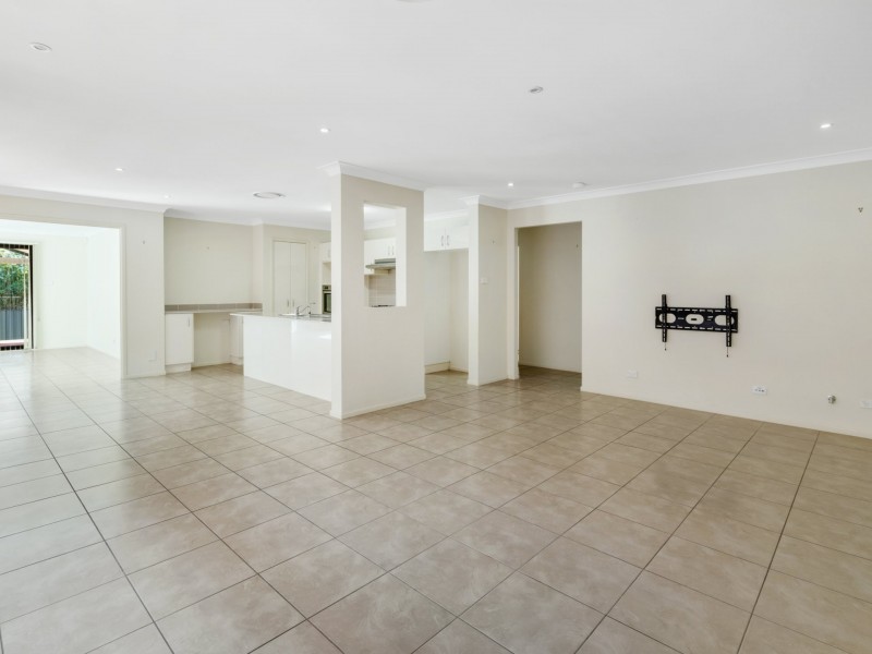 18 Connemara Street, Wadalba NSW 2259