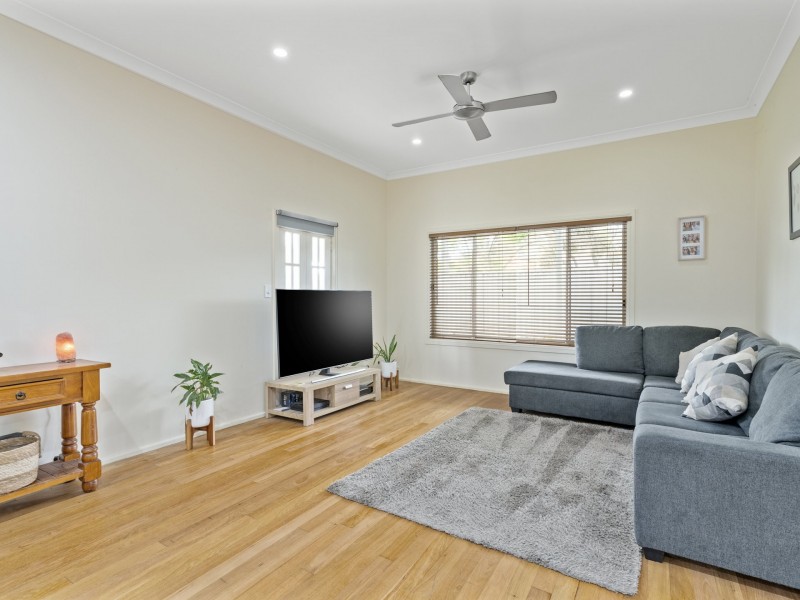 21 Elizabeth Bay Drive, Lake Munmorah NSW 2259