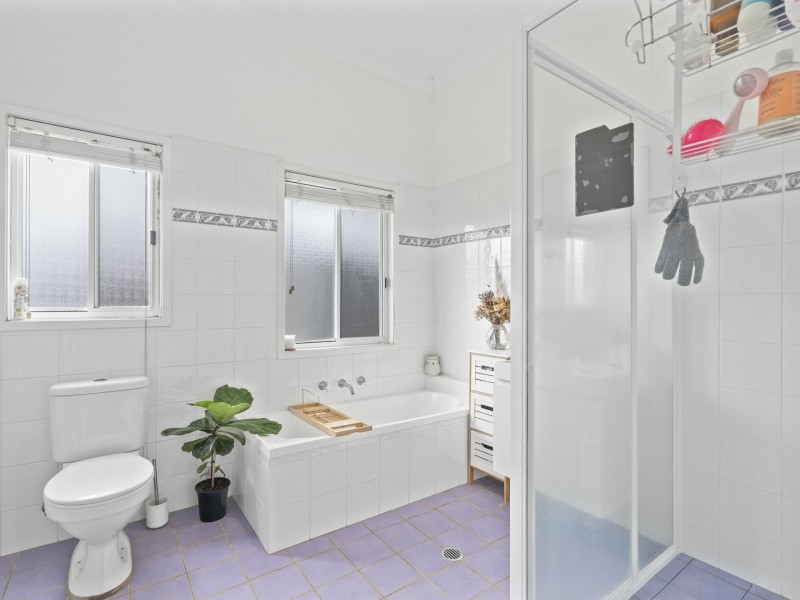 21 Elizabeth Bay Drive, Lake Munmorah NSW 2259