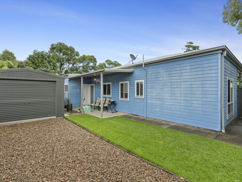 21 Elizabeth Bay Drive, Lake Munmorah NSW 2259