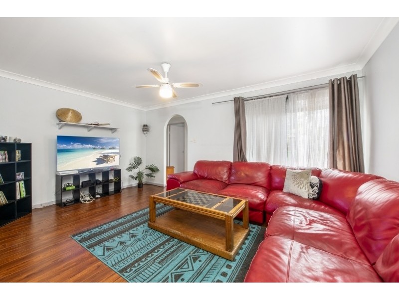 49 Delia Avenue, Budgewoi NSW 2262