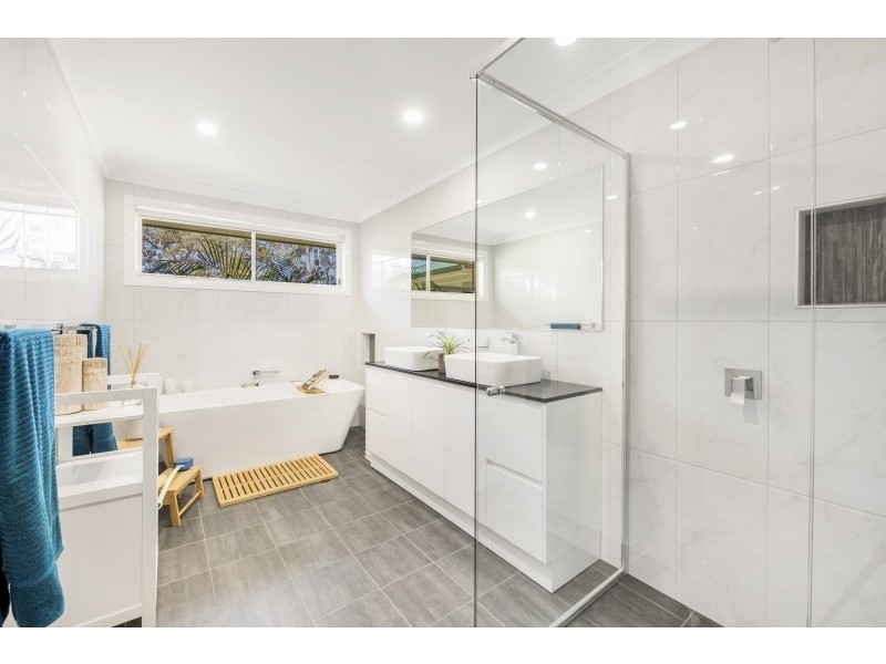 16 Manhire Road, Wyee NSW 2259