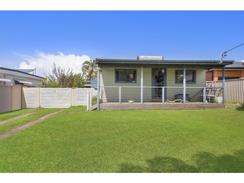 18 Carinya Street, Charmhaven NSW 2263