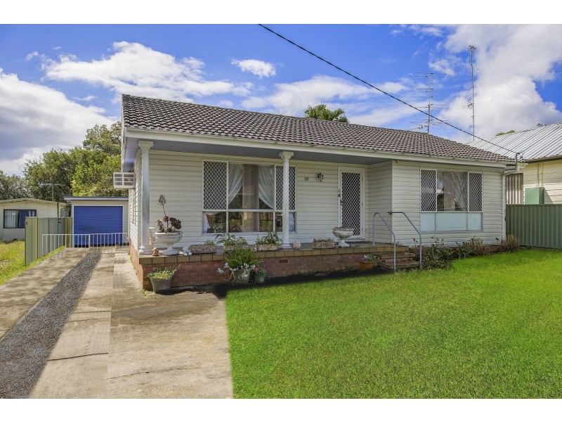 10 Fourth Avenue, Toukley NSW 2263