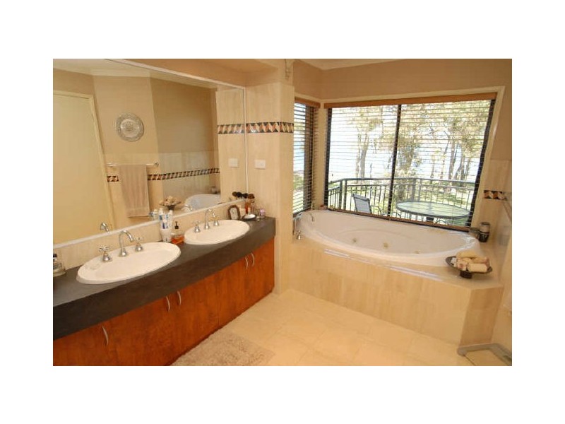 32 Kamillaroo Avenue, Lake Munmorah NSW 2259