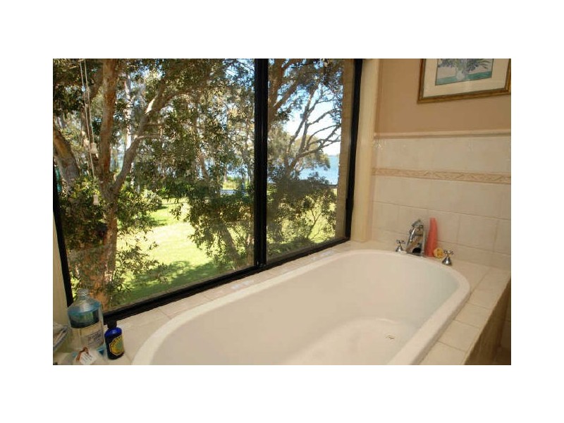 32 Kamillaroo Avenue, Lake Munmorah NSW 2259