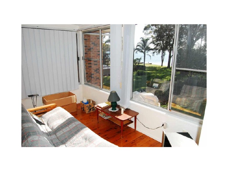 Mannering Park NSW 2259