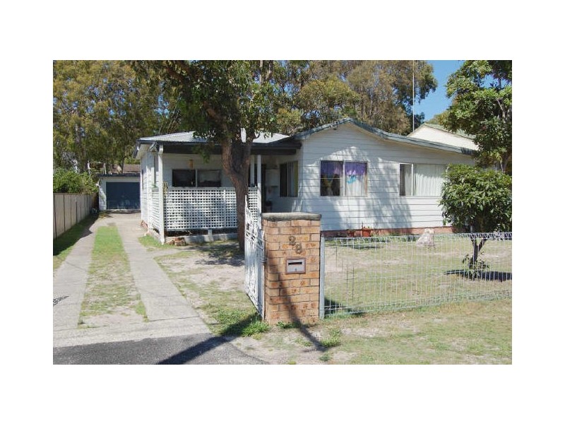 28 Tenth Avenue, Budgewoi NSW 2262