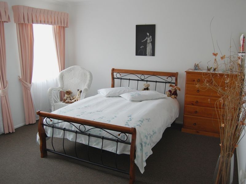 11 Chester Close, Kanwal NSW 2259