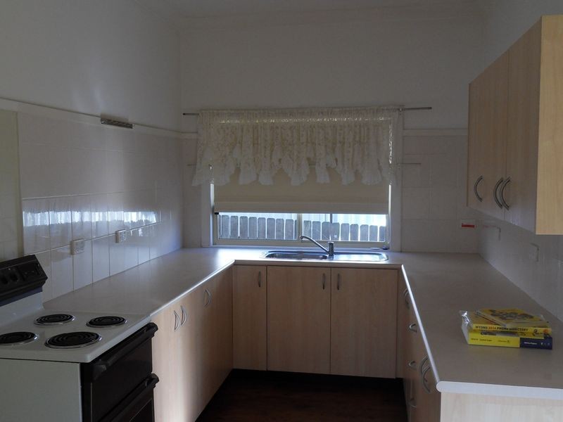 4 Peel Street, Toukley NSW 2263