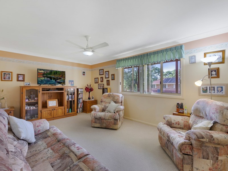 4 Lonsdale Close, Lake Haven NSW 2263