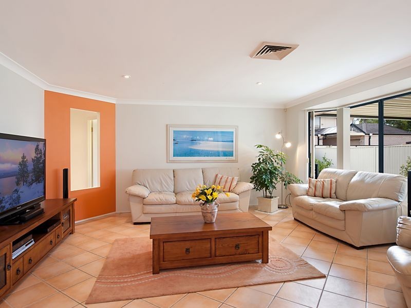 10 Landhaven Avenue, Blue Haven NSW 2262