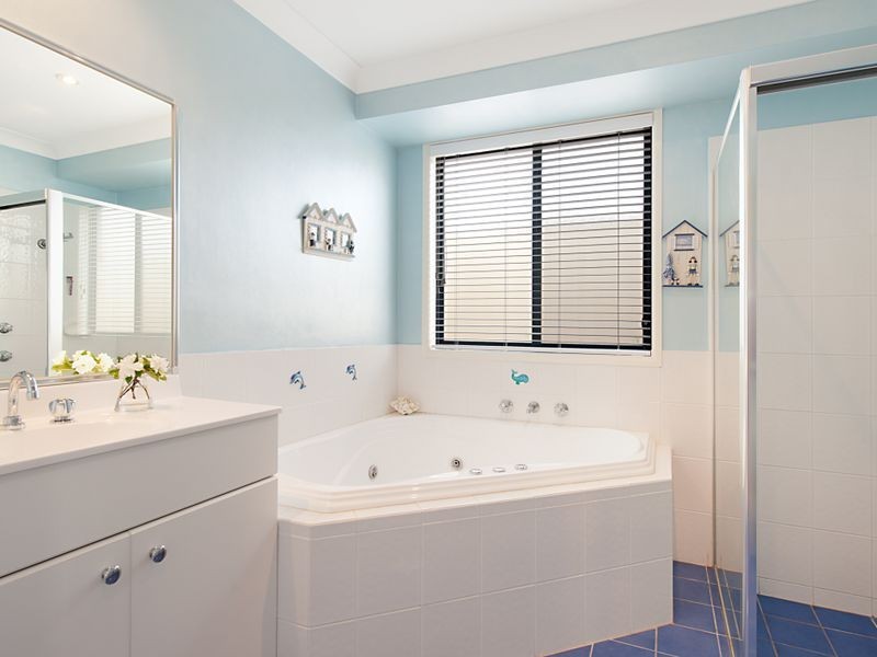 10 Landhaven Avenue, Blue Haven NSW 2262