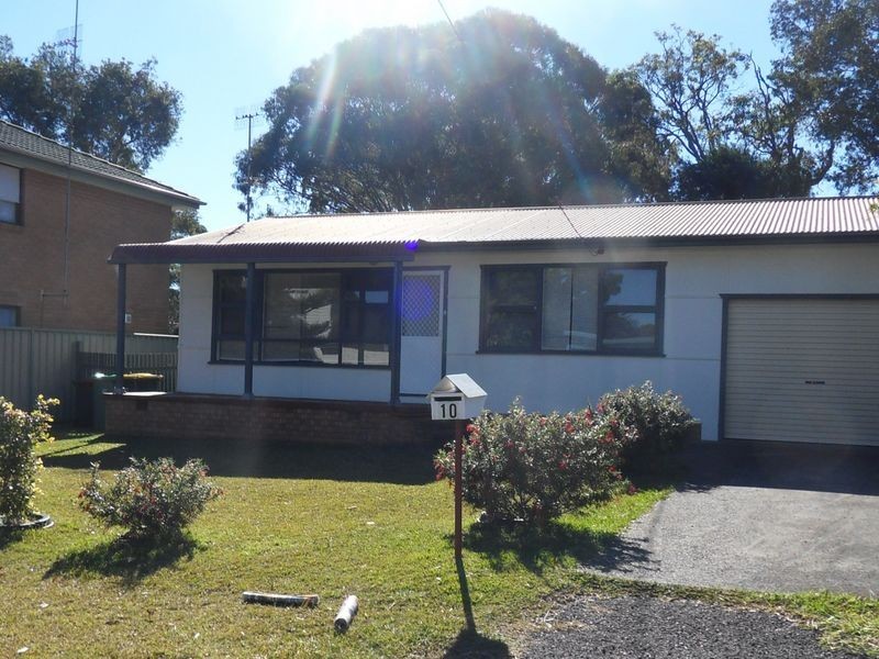 10 Sixth Avenue, Toukley NSW 2263