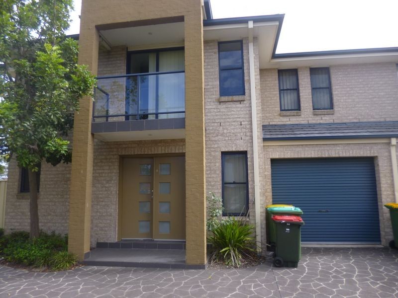 4/10 Harry Close, Blue Haven NSW 2262