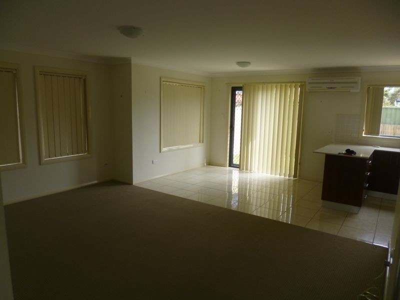 4/10 Harry Close, Blue Haven NSW 2262