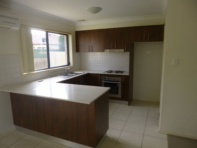 4/10 Harry Close, Blue Haven NSW 2262