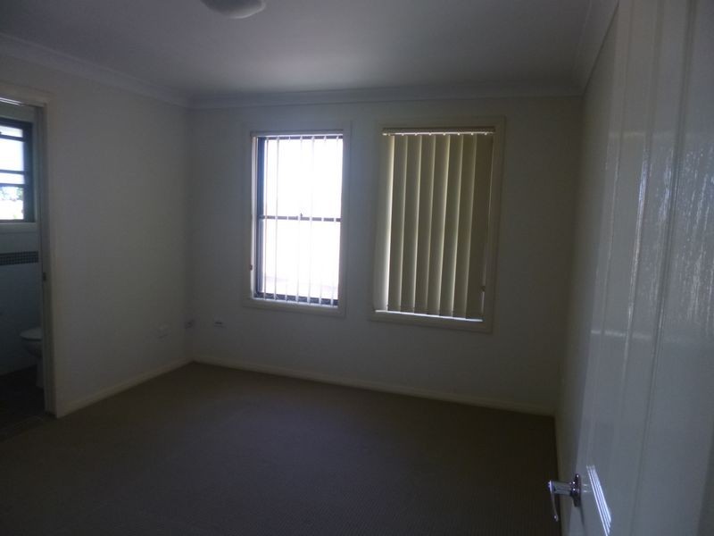 4/10 Harry Close, Blue Haven NSW 2262