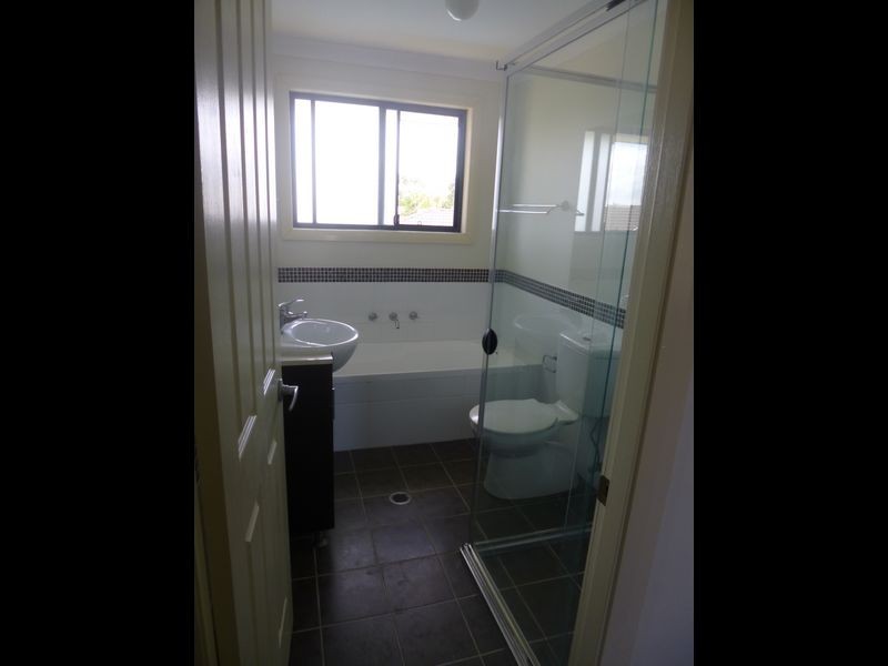 4/10 Harry Close, Blue Haven NSW 2262
