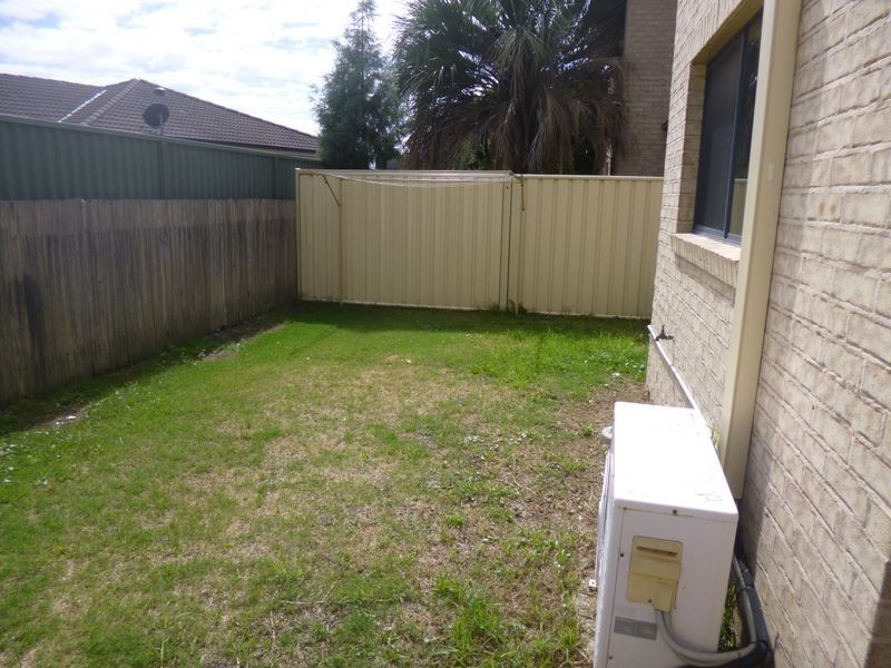 4/10 Harry Close, Blue Haven NSW 2262
