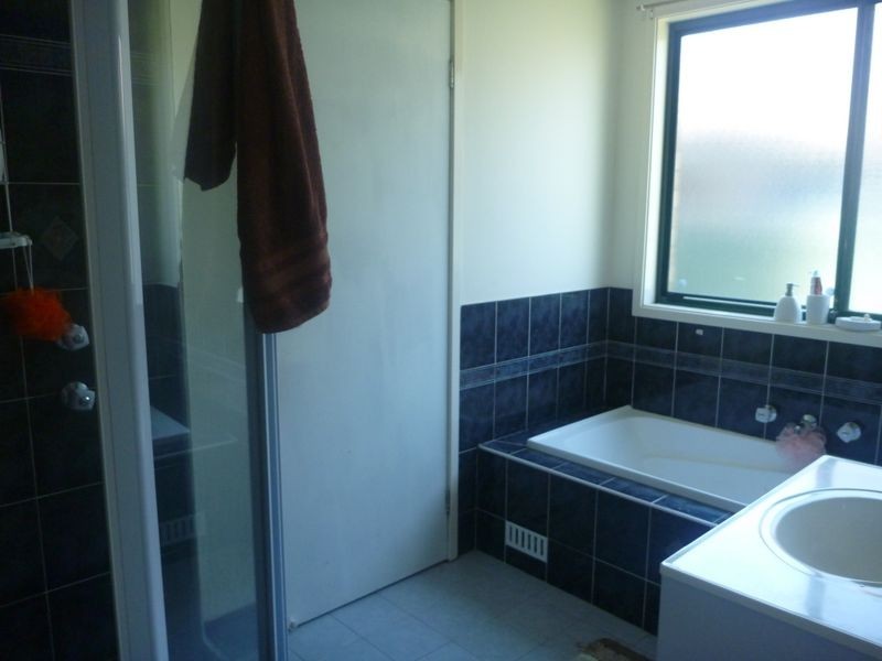 16 Loch Close, Blue Haven NSW 2262