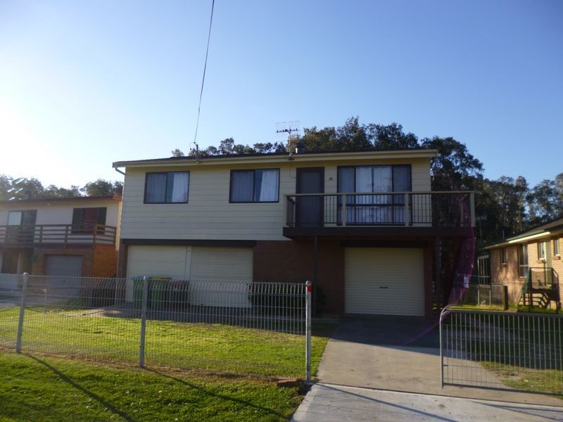 26 Cadonia Road, Tuggerawong NSW 2259