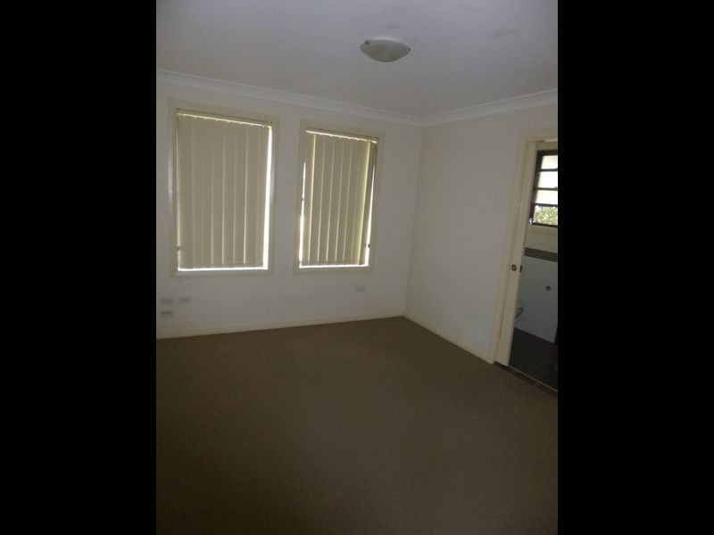 5/10 Harry Close, Blue Haven NSW 2262