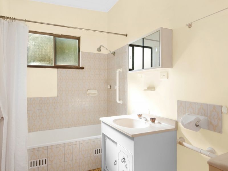 11 Manoa Road, Budgewoi NSW 2262