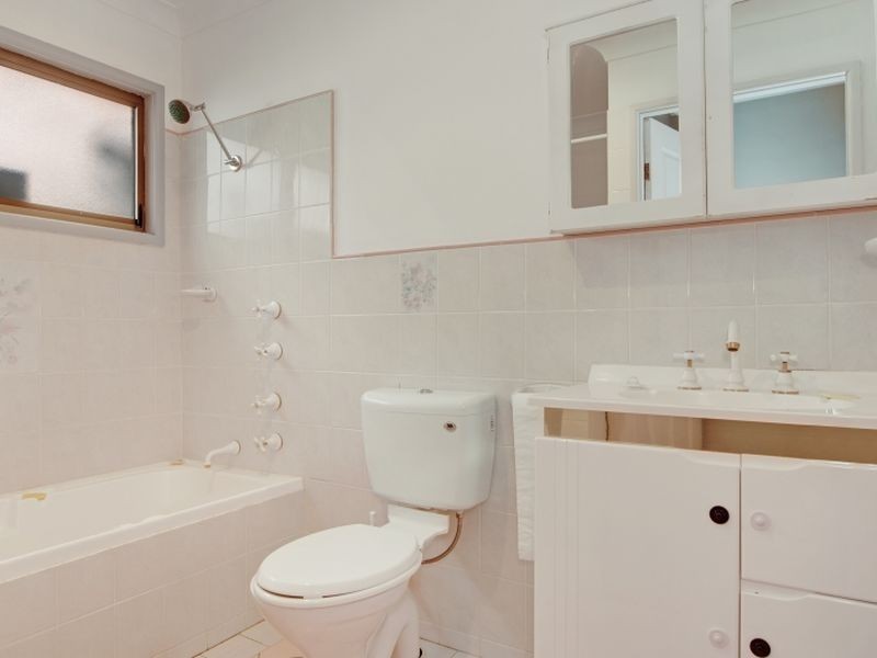 4 Essex Street, Gorokan NSW 2263