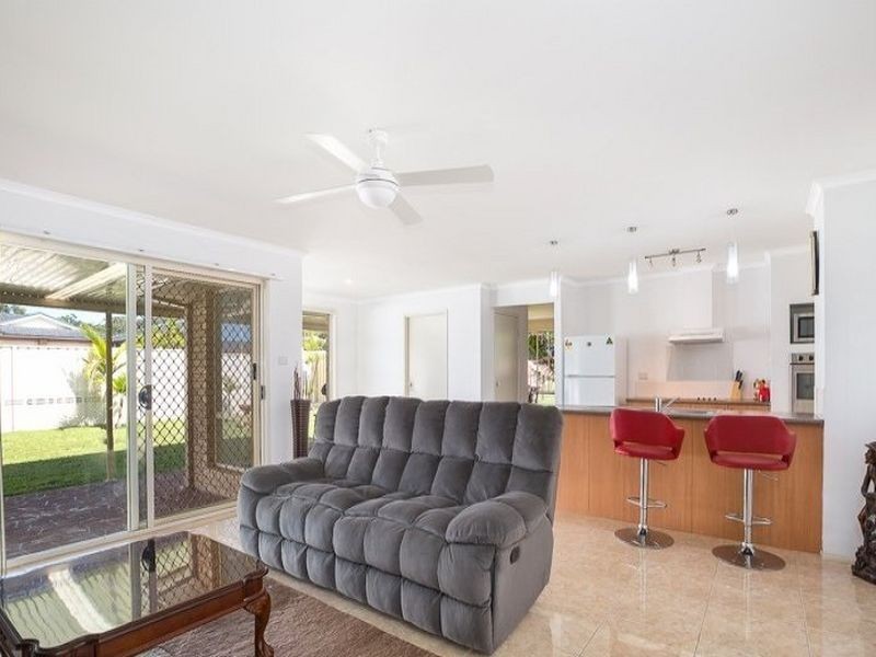 14 Highcliff Close, Woongarrah NSW 2259